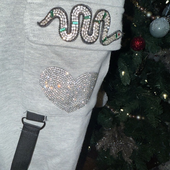 ☃️BOGO50%☃️🆕🐍EXPRESSED SOCIETY: GREY Pullover Hoodie w/Crystal Snake & Heart MED - Picture 12 of 17
